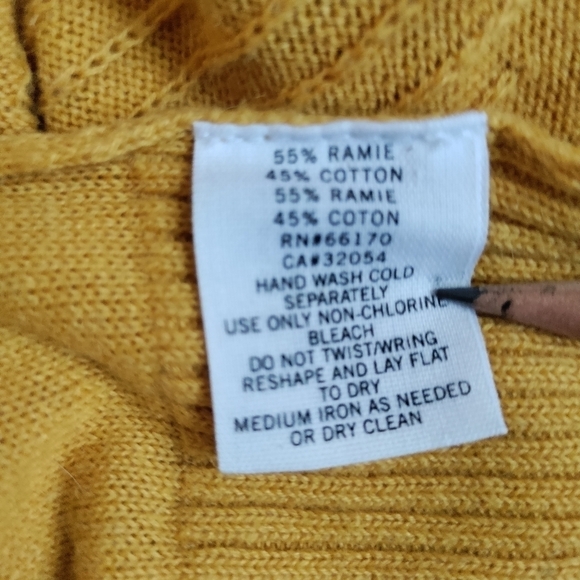 BDG. Long dark yellow button front sweater women's medium front pockets - Picture 4 of 6